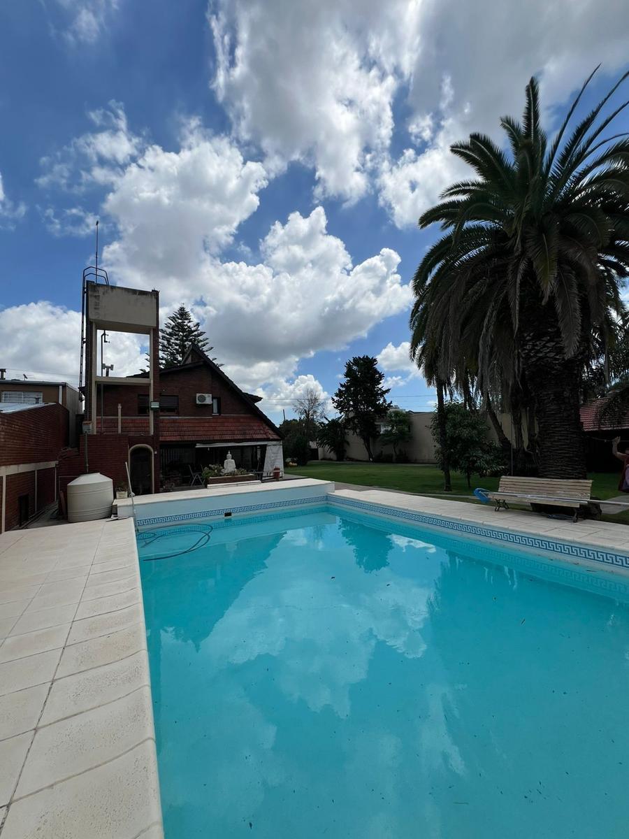 Chalet en Amplio Lote a La Venta en Ituzaingo 3