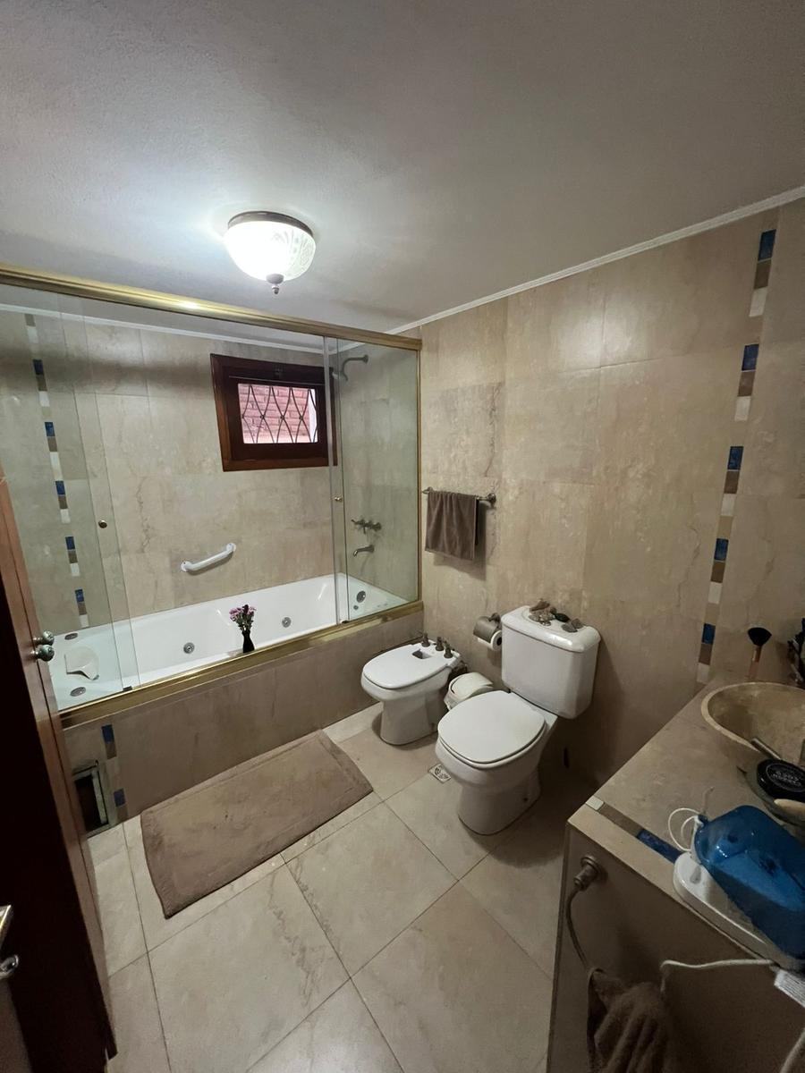 Chalet en Amplio Lote a La Venta en Ituzaingo 5