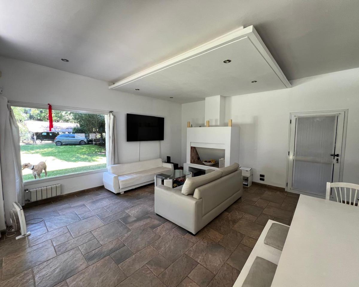 Foto de Casa 4 ambientes en venta en Parque Leloir, imagen 3