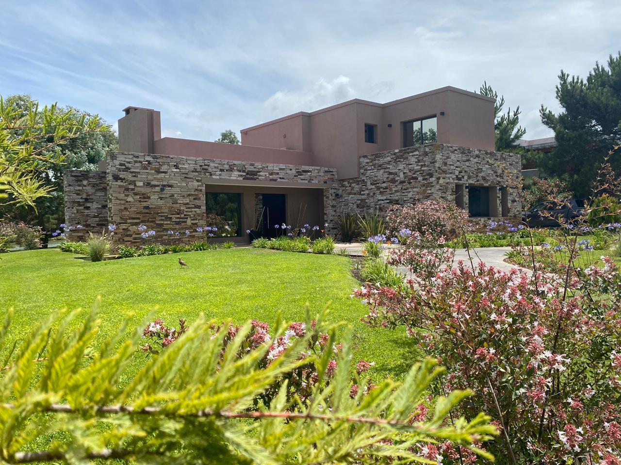 Casa en alquiler en Pinamar, barrio La Herradura