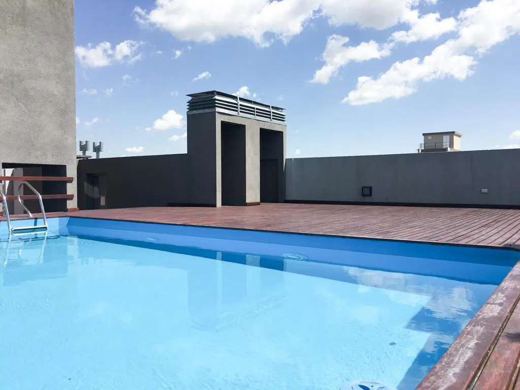 Departamento dos ambientes con patio y cochera en venta en Ituzaingó Norte 8