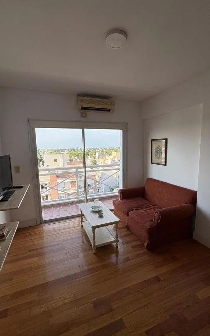 Departamento 3 ambientes con balcón y cochera en venta en Castelar 4