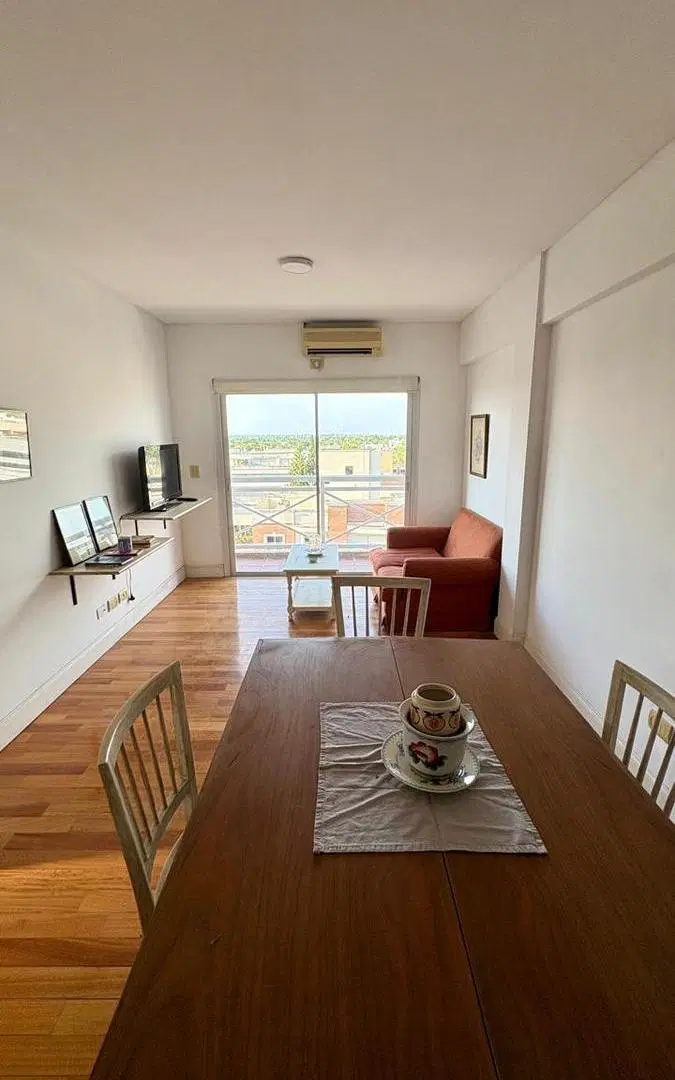 Departamento 3 ambientes con balcón y cochera en venta en Castelar 2