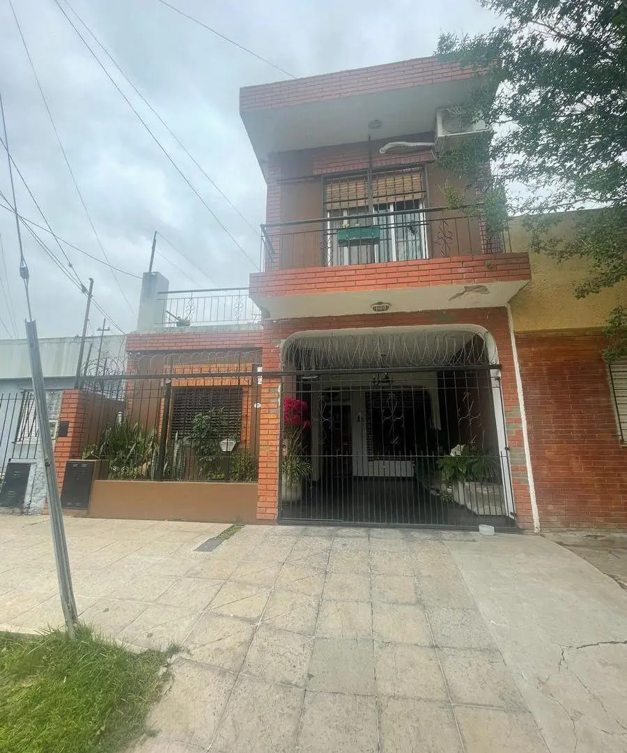 PH 4 ambientes en venta en Ituzaingo 3