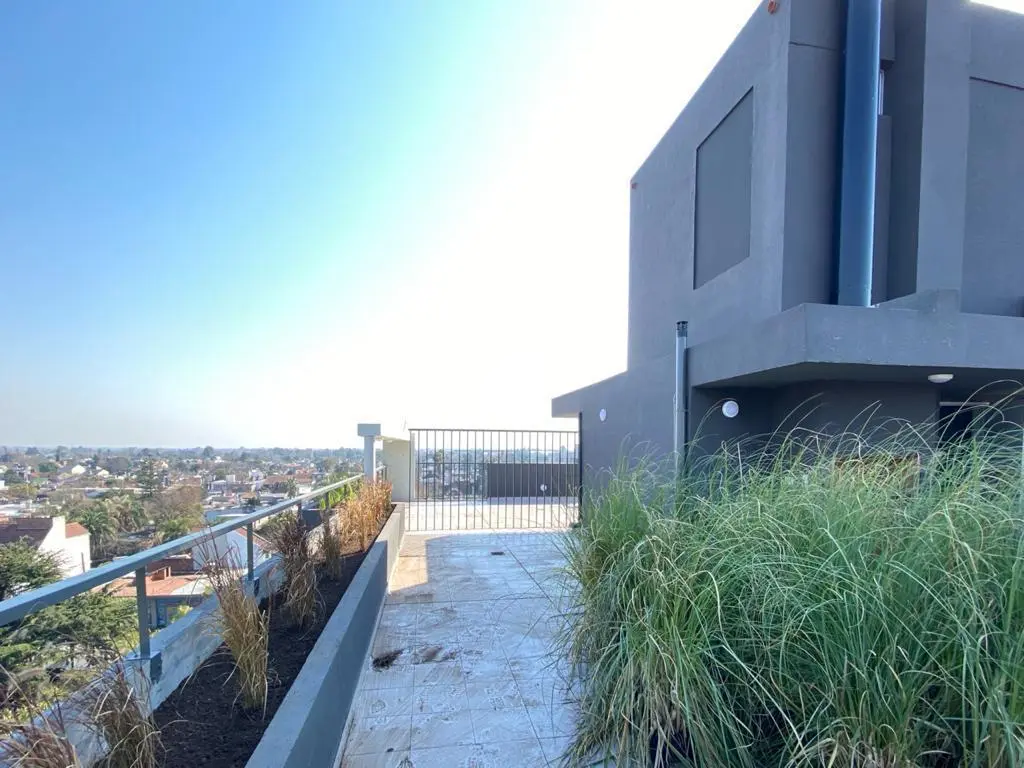 Departamento 4 ambientes en venta en Ituzaingó 3