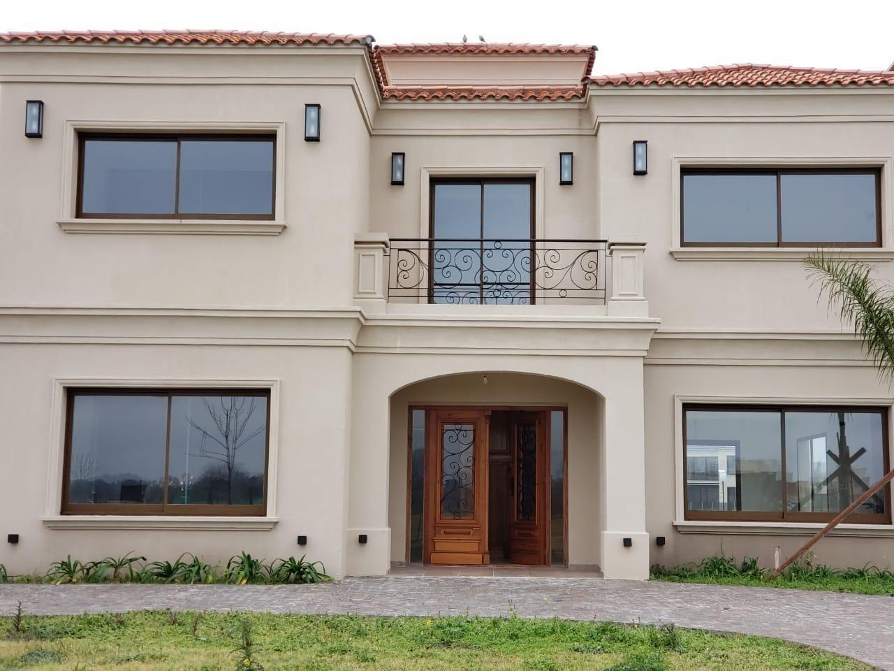 Casa 6 ambientes en alquiler en Barrio cerrado