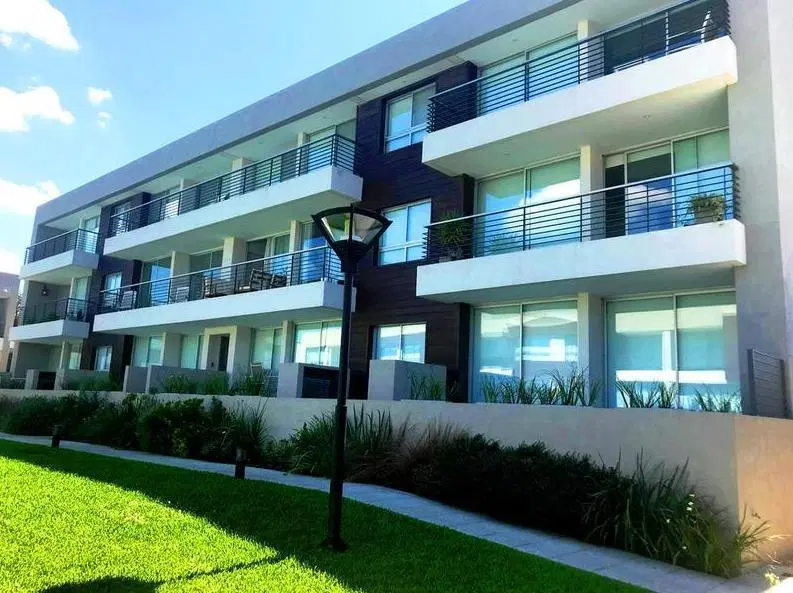 Duplex 3 ambientes en venta en complejo residencial 5