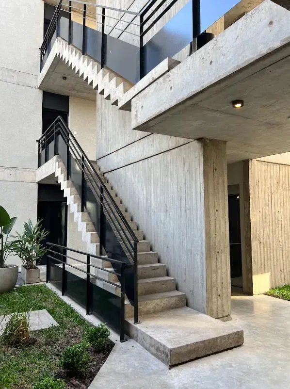 Departamento tres ambientes en venta en Ituzaingo 2