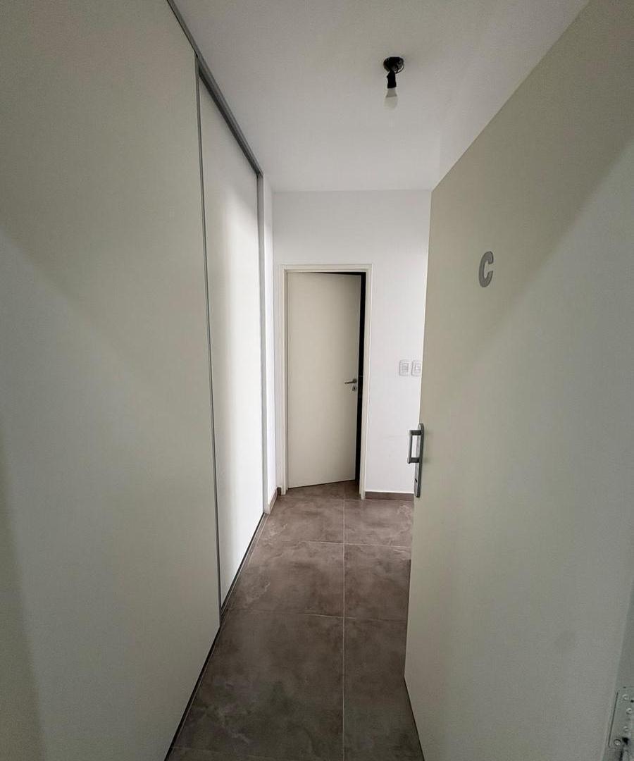 Foto de Departamento monoambiente con balcón en alquiler en Castelar., imagen 2