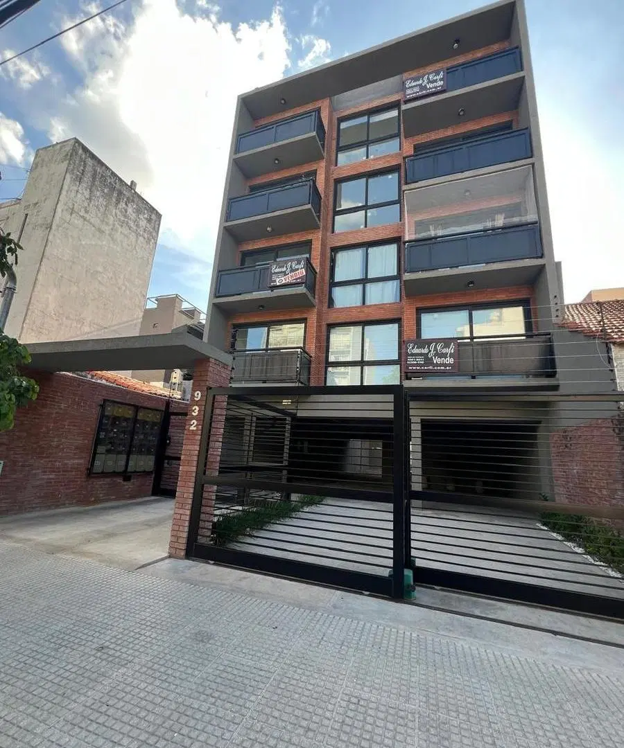 Departamento monoambiente con balcón en alquiler en Castelar. 4