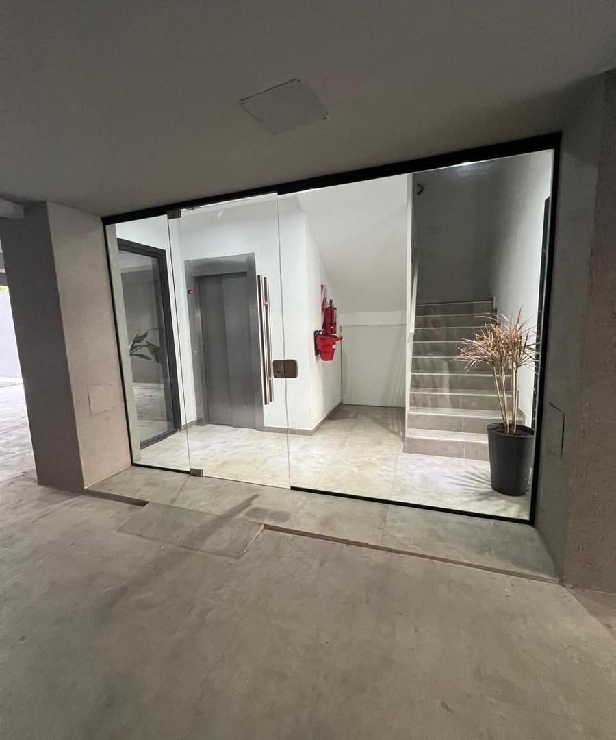 Foto de Departamento monoambiente con balcón en alquiler en Castelar., imagen 3
