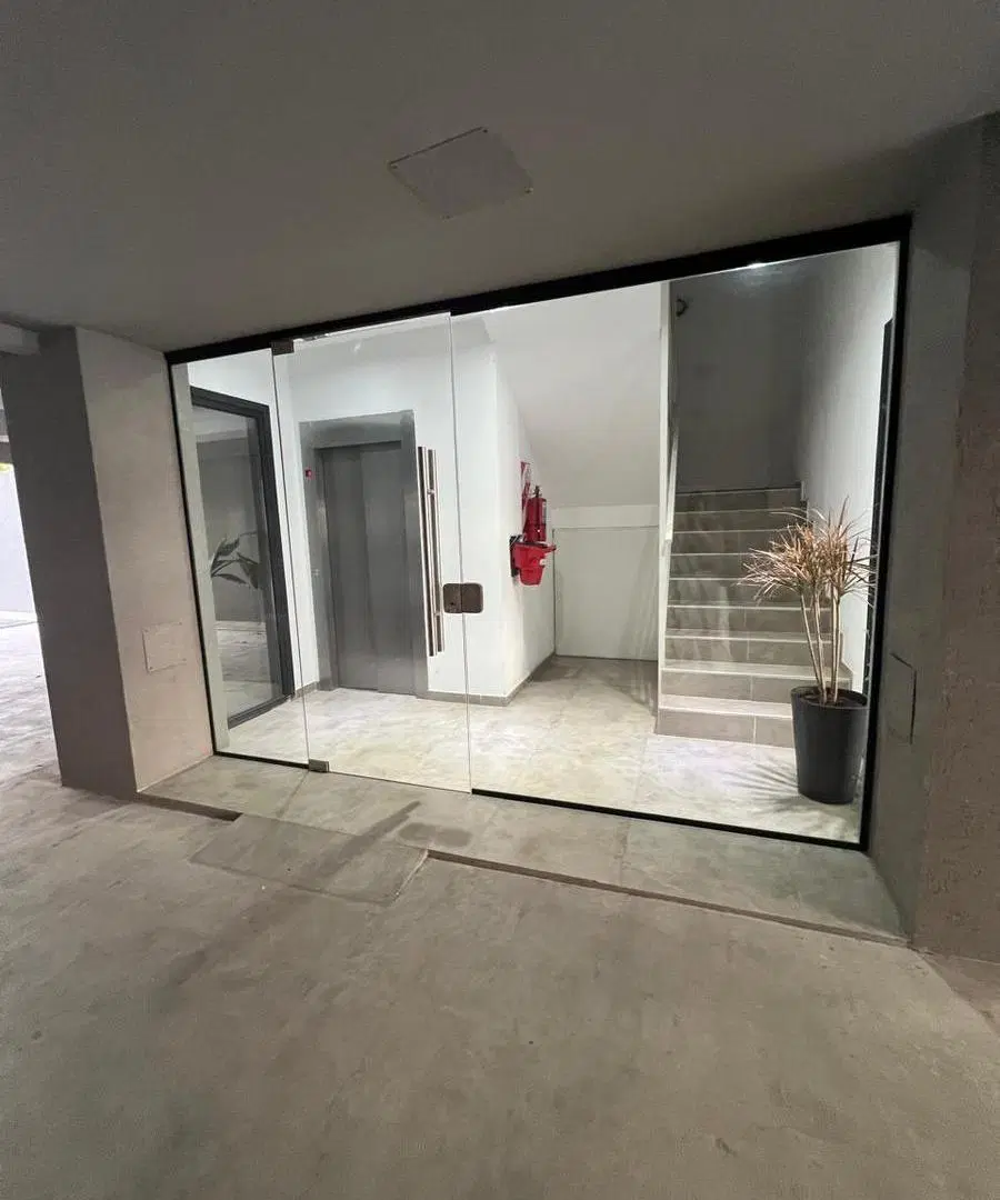 Departamento monoambiente con balcón en alquiler en Castelar. 3