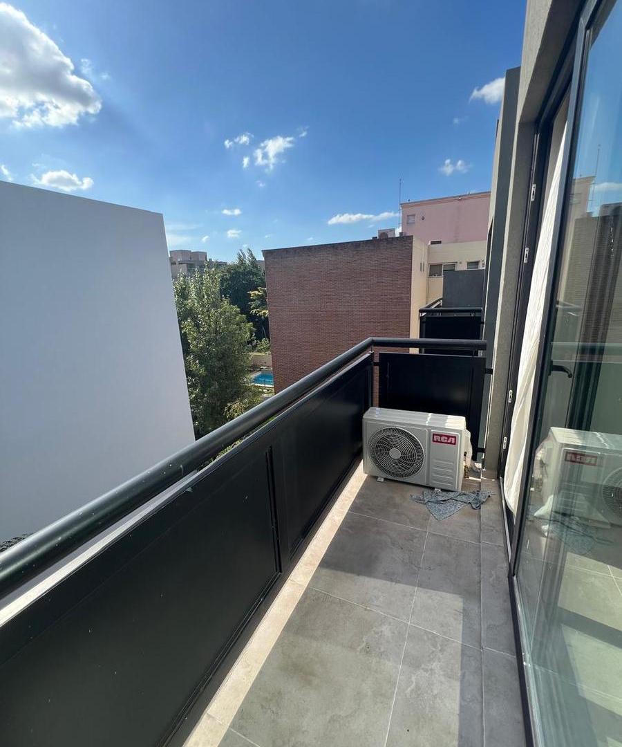 Foto de Departamento monoambiente con balcón en alquiler en Castelar., imagen 5