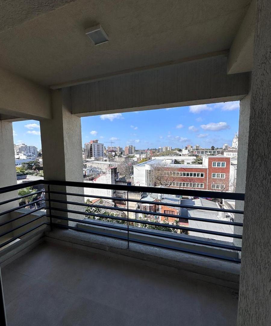 Foto de Departamento en venta con balcón y cochera en Ituzaingo, imagen 2