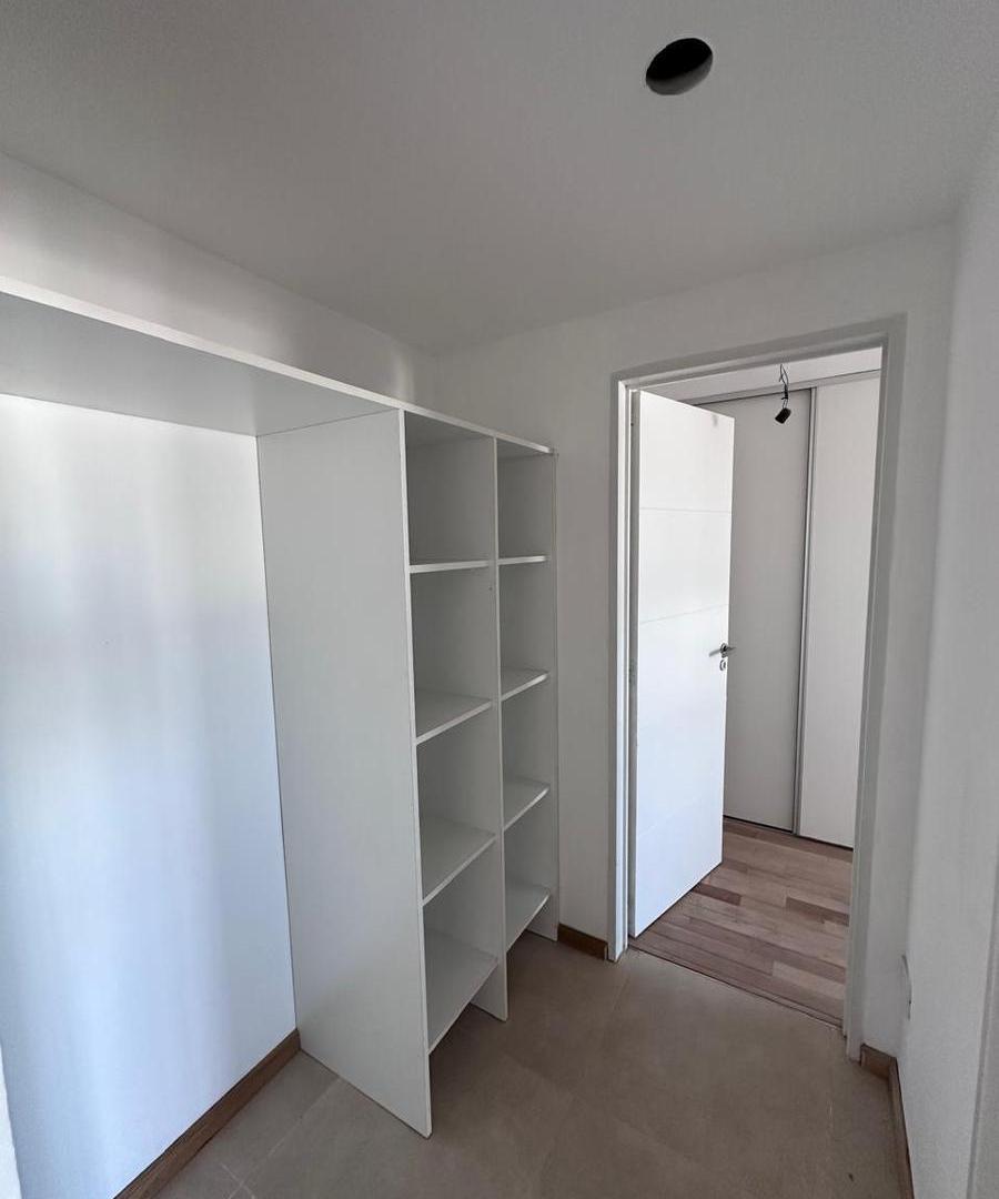 Foto de Departamento en venta con balcón y cochera en Ituzaingo, imagen 3