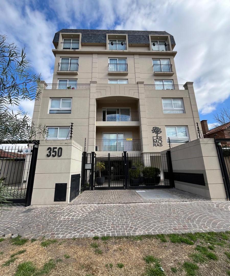 Foto de Departamento dos ambientes con patio y cochera ala venta en Ituzaingó, imagen 1