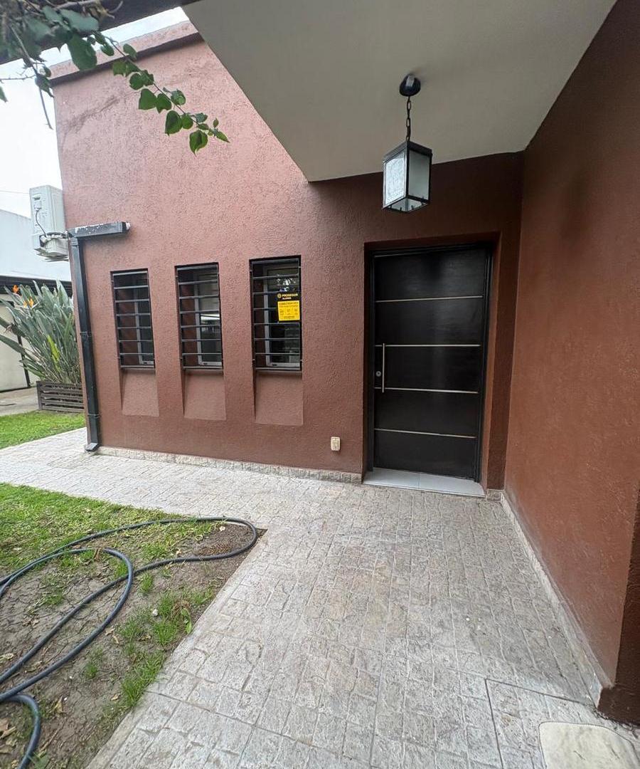 Foto de Casa 4 ambientes en venta en Ituzaingo, imagen 1