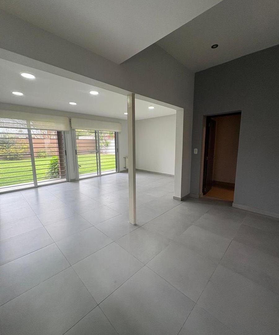 Foto de Casa 4 ambientes en venta en Ituzaingo, imagen 4