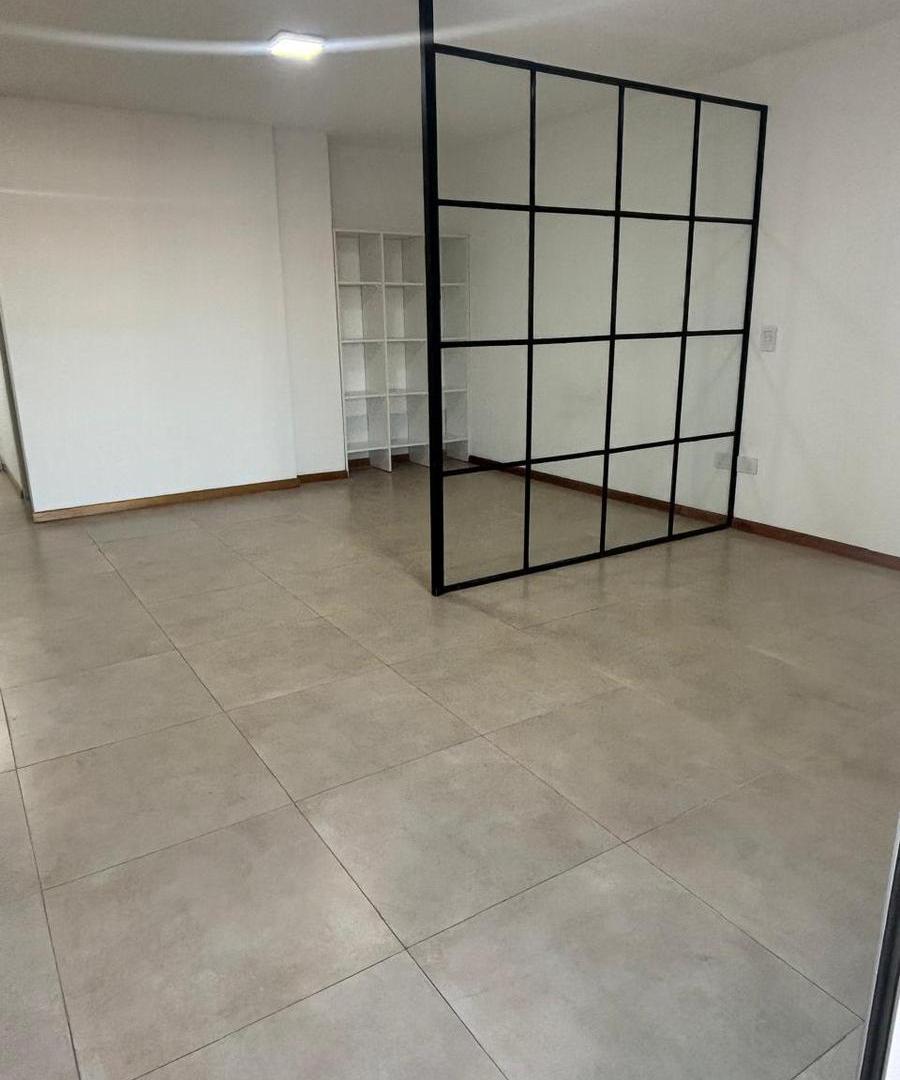 Foto de Amplio monoambiente en alquiler en centro de Ituzaingo., imagen 5