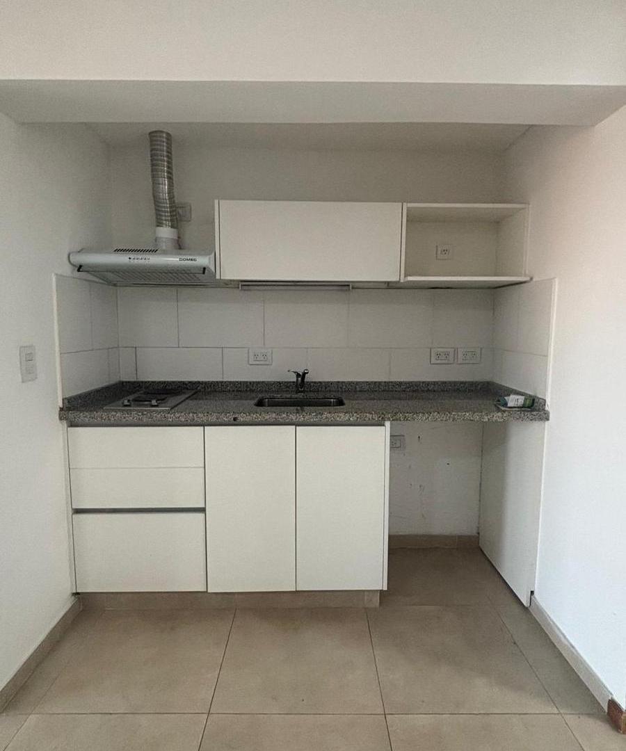 Foto de Amplio monoambiente en alquiler en centro de Ituzaingo., imagen 3