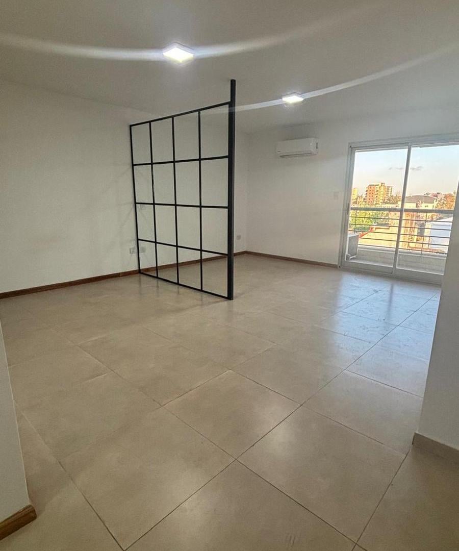 Foto de Amplio monoambiente en alquiler en centro de Ituzaingo., imagen 2