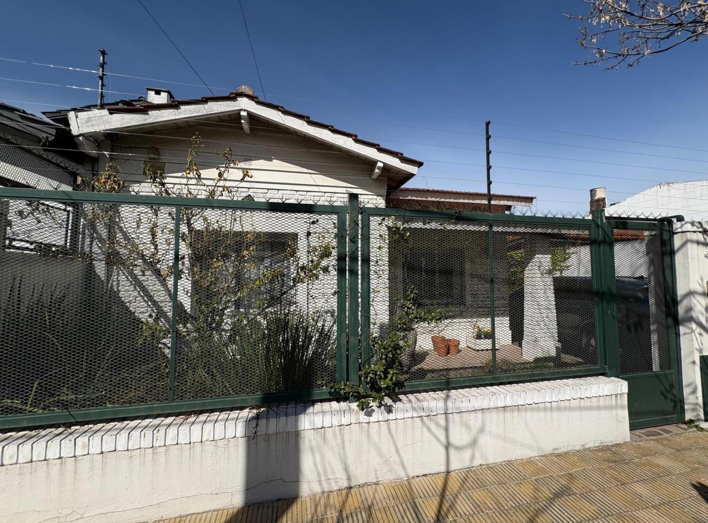 Foto de Casa 4 ambientes en venta en Castelar norte, imagen 3