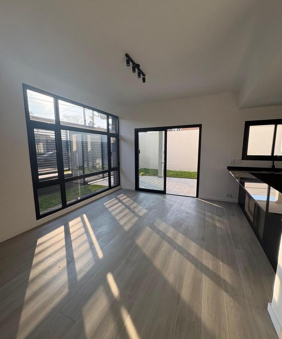 Foto de Casa 3 ambientes en venta en Ituzaingo, imagen 2