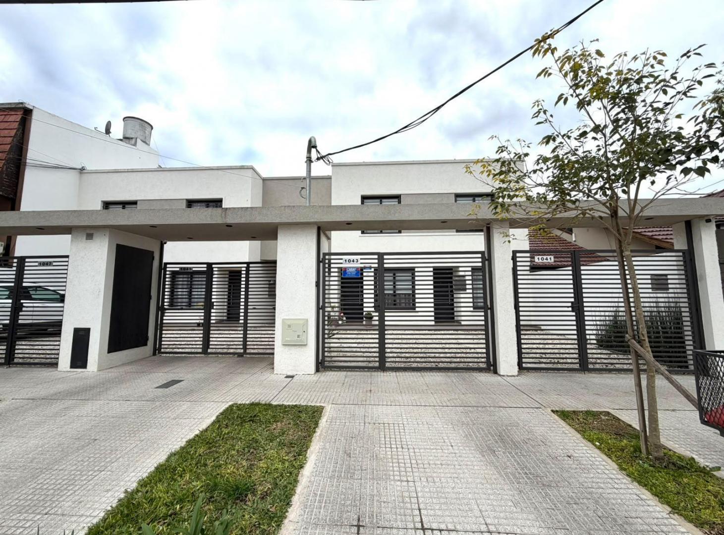 Foto de Duplex 3 ambientes en venta en Ituzaingo, imagen 2