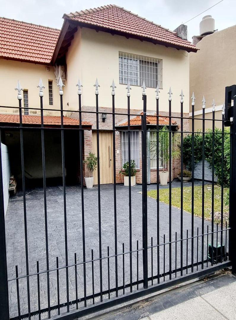 Foto de Triplex con patio y pileta en venta en Ituzaingo, imagen 5