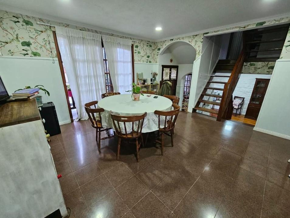 Foto de Chalet 5 ambientes en venta en Castelar Norte, imagen 2