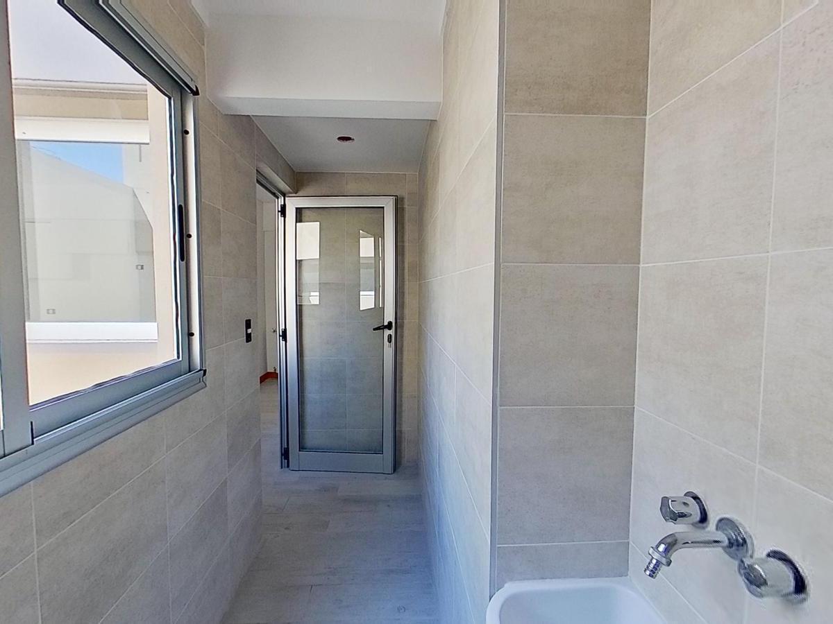 Venta - Semipiso 5 Amb. - 2 Dorm. en Suite - Baño y Vestidor - Lav. - Balcón Terraza - 2 Coch. 2