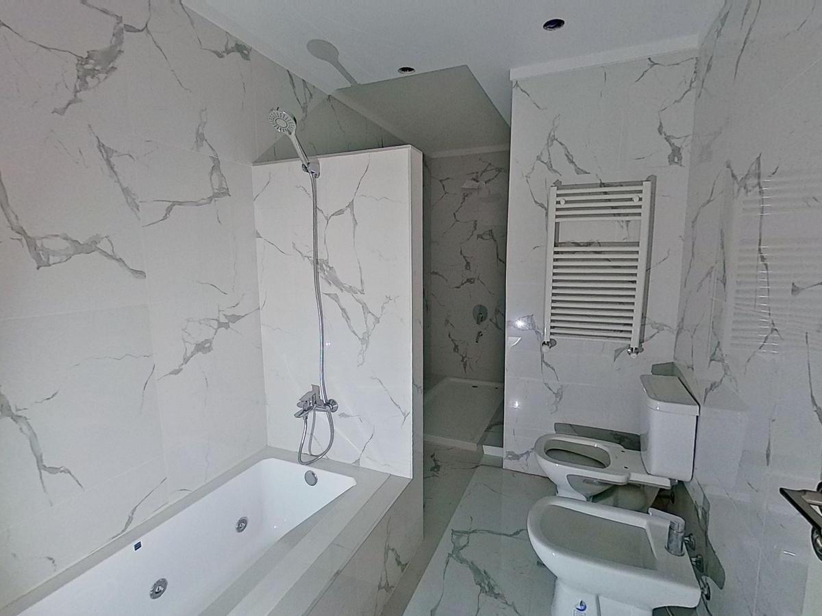 Venta - Semipiso 5 Amb. - 2 Dorm. en Suite - Baño y Vestidor - Lav. - Balcón Terraza - 2 Coch. 3