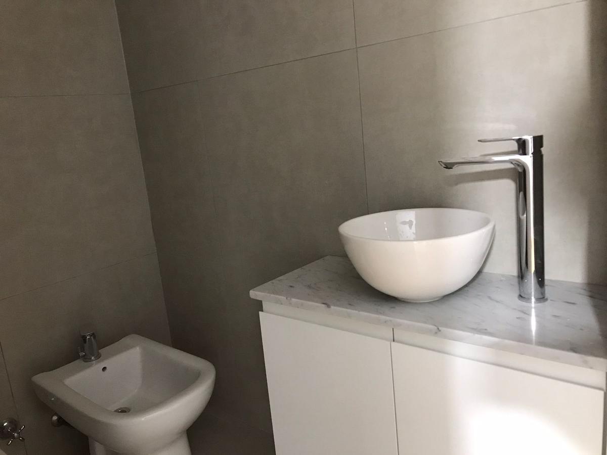 Semipiso 3 Amb. - 78 m² - Dorm. en Suite Baño y Vestidor Lav. - 2do. Baño - Cochera Cubierta. 4