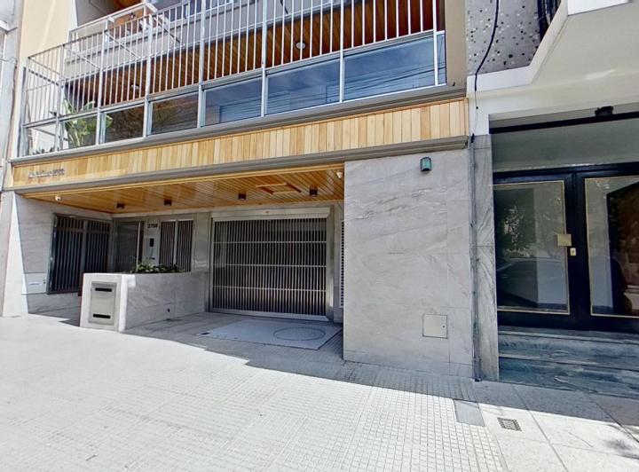 Venta - Semipiso 5 Amb. - 2 Dorm. en suite - Baño y Vestidor - Lav. - Balcón Terraza - 2 coch. 3