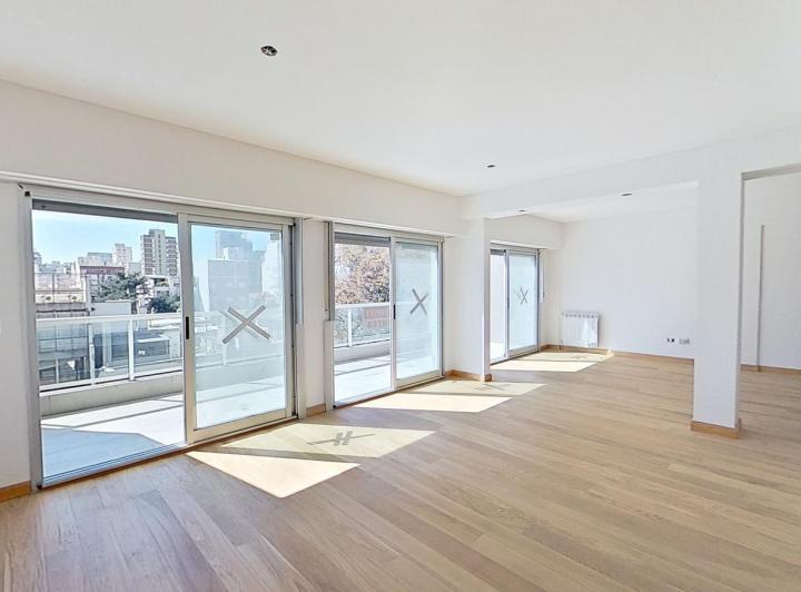 Venta - Semipiso 5 Amb. - 2 Dorm. en suite - Baño y Vestidor - Lav. - Balcón Terraza - 2 coch. 5