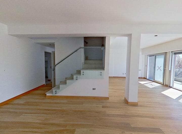 Venta - Semipiso 5 Amb. - 2 Dorm. en suite - Baño y Vestidor - Lav. - Balcón Terraza - 2 coch. 2