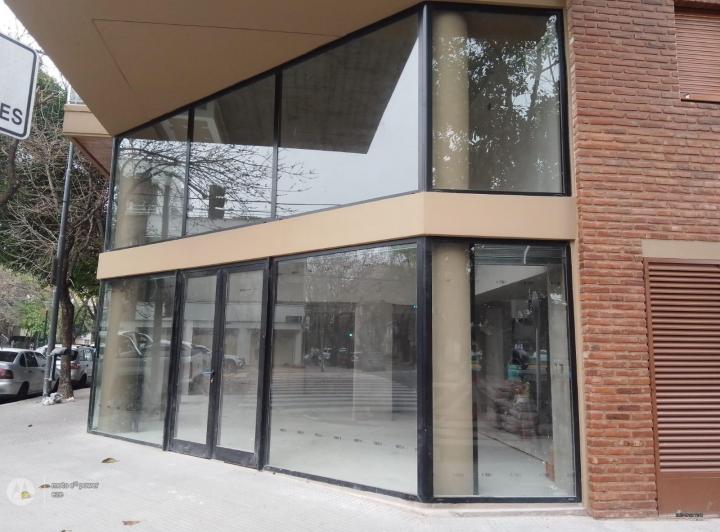 Local en Alquiler en Doble altura - 80m2 - Saavedra. 2