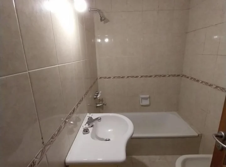 Departamento 2 Ambientes con cochera  - Baño  y Toilette - Amplio balcón al Cfte. - Belgrano 5