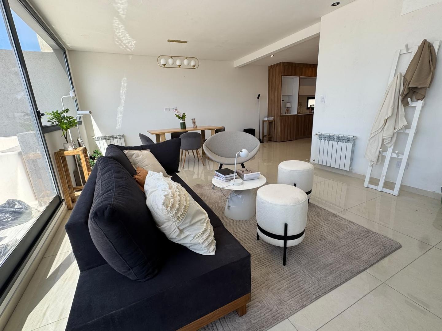 Foto de DEPARTAMENTO 3 DORMITORIOS CON PATIO PILETA M2 COCHERA, imagen 3