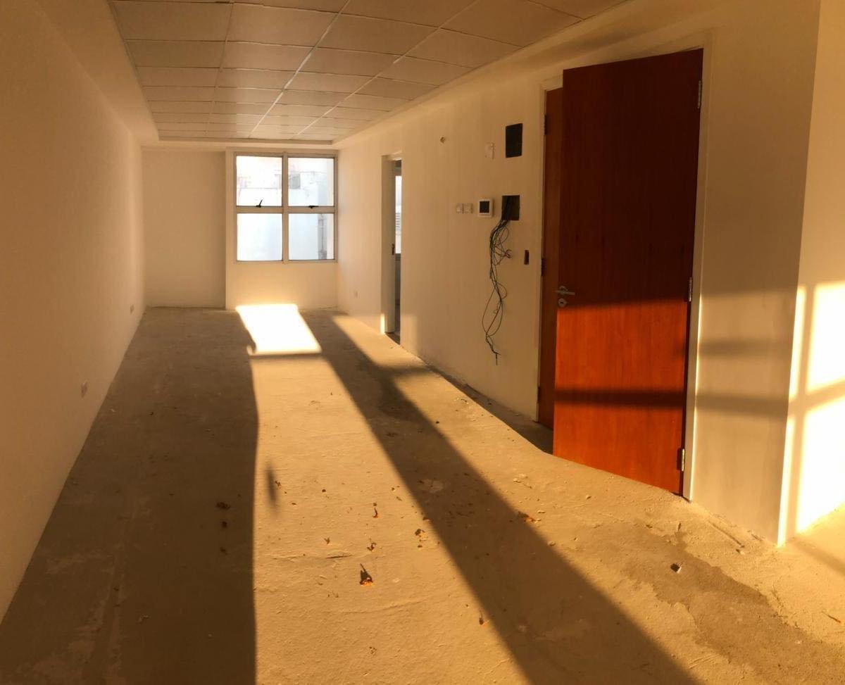 VENTA DE OFICINA A ESTRENAR CON COCHERA EN PLAZA MITRE