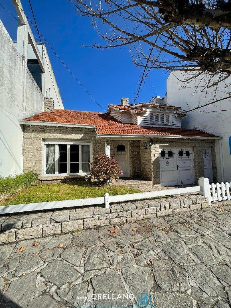 Venta Chalet Potencial Edificable D. C1 a m de Av Independencia 2