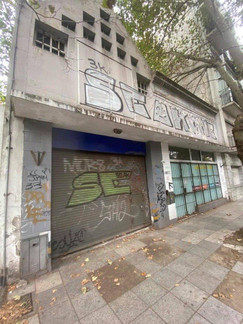 VENTA DE LOCAL COMERCIAL Y GALPON SOBRE LOTE DE 368m2 EN ZONA CENTRO