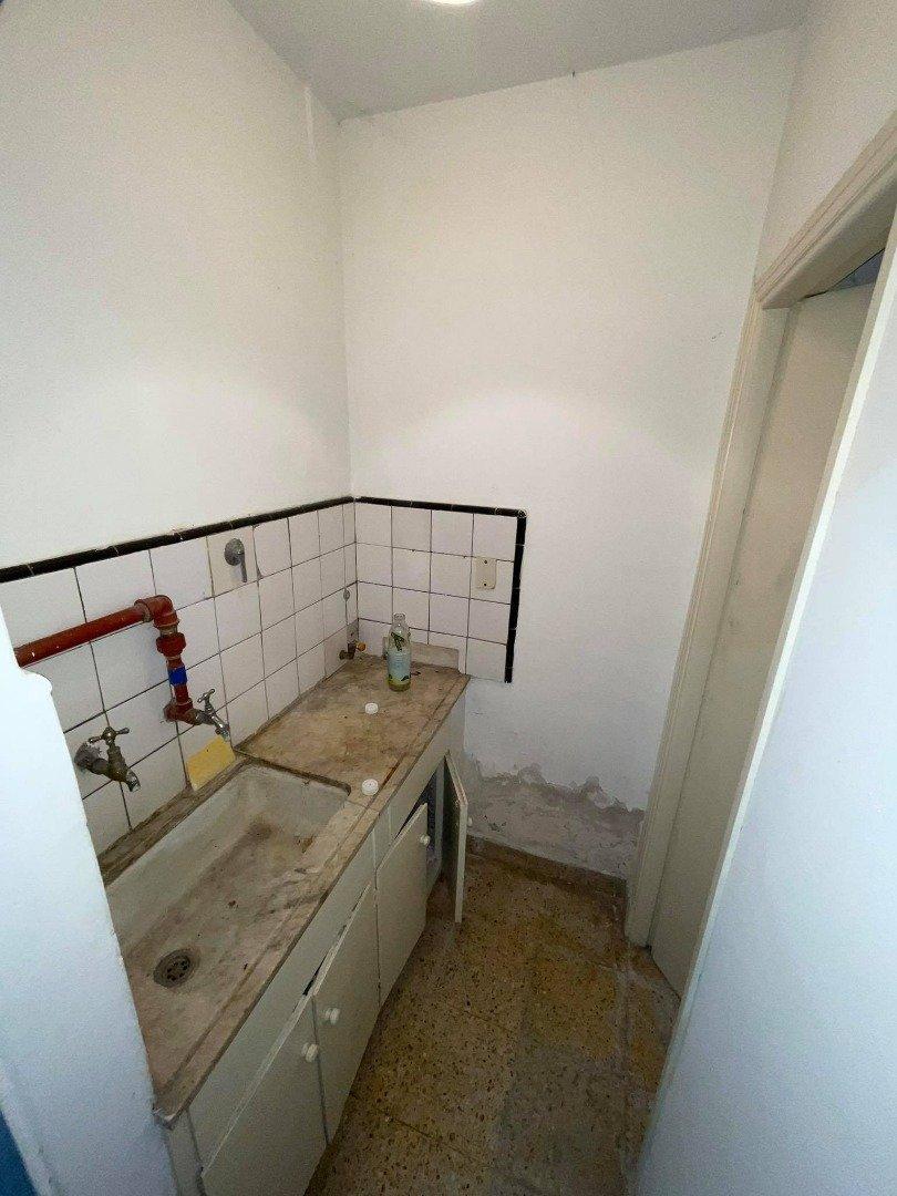 Foto de VENTA DE AMPLIO LOCAL CON VIVIENDA PATIO Y SOTANO EN ZONA CENTRO A, imagen 3