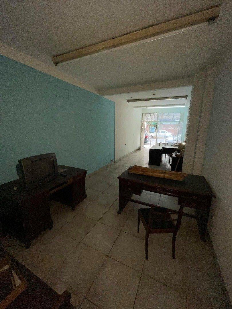 Foto de VENTA DE AMPLIO LOCAL CON VIVIENDA PATIO Y SOTANO EN ZONA CENTRO A, imagen 4