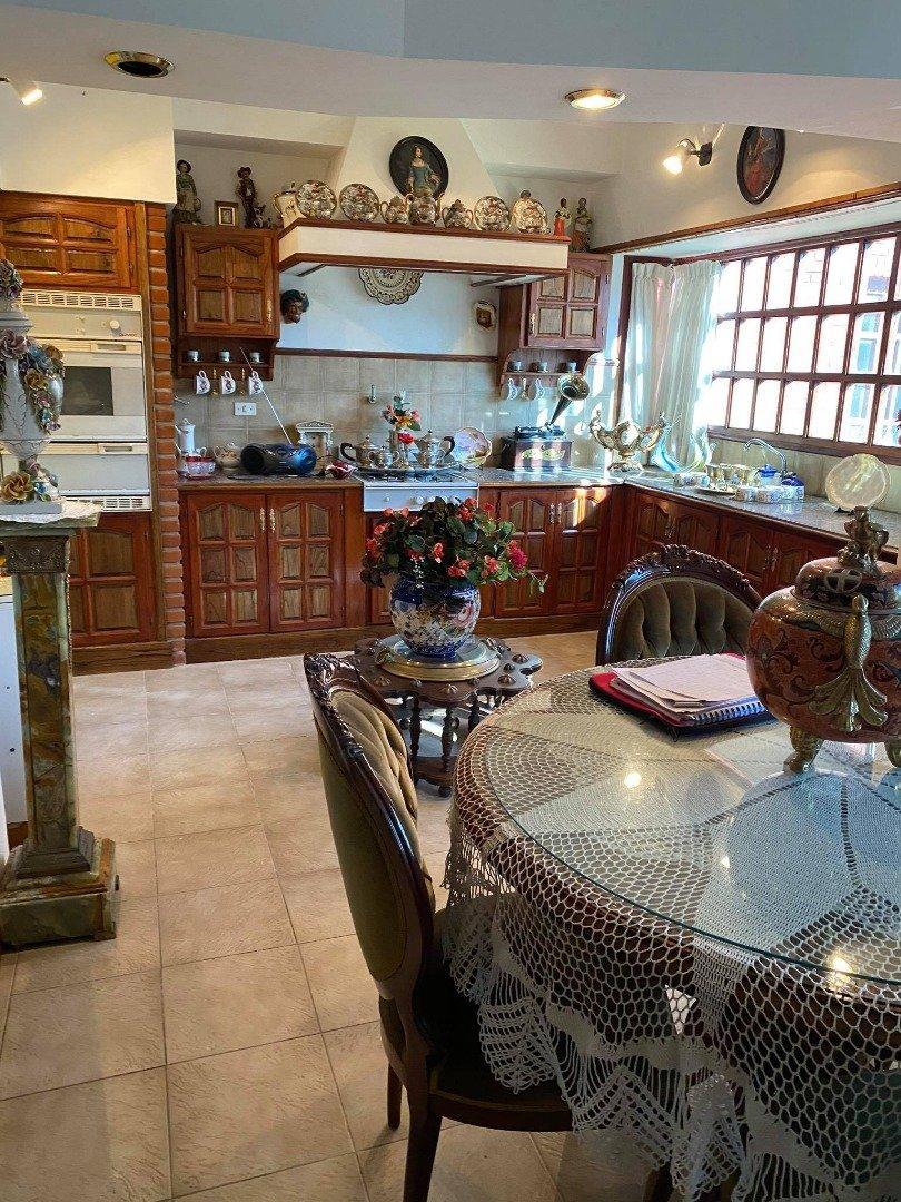 Foto de VENTA EXCELENTE RESIDENCIA CON QUINCHO Y PATIO EN PARQUE LURO, imagen 4