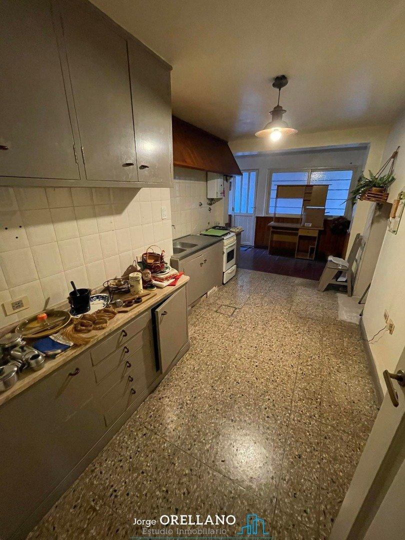 Venta de Chalet 6 Dorm. con Patio y Cochera Mas Dpto 3 Ambientes a m de Av Independe 5