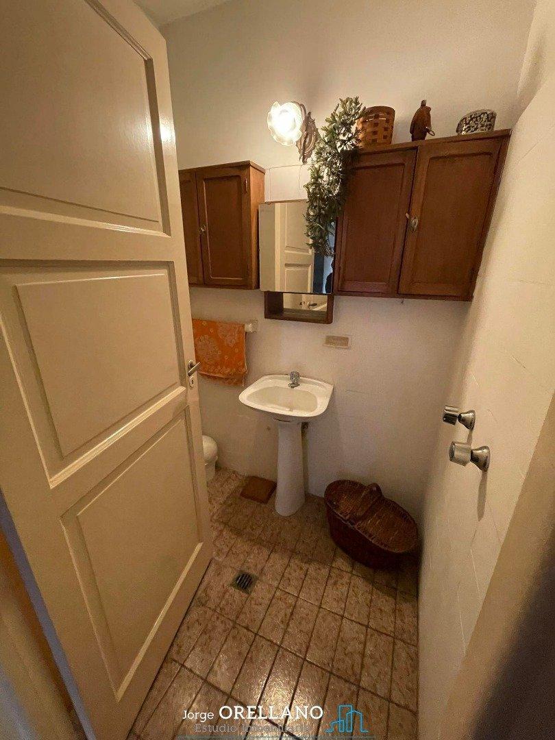 Venta de Chalet 6 Dorm. con Patio y Cochera Mas Dpto 3 Ambientes a m de Av Independe 2