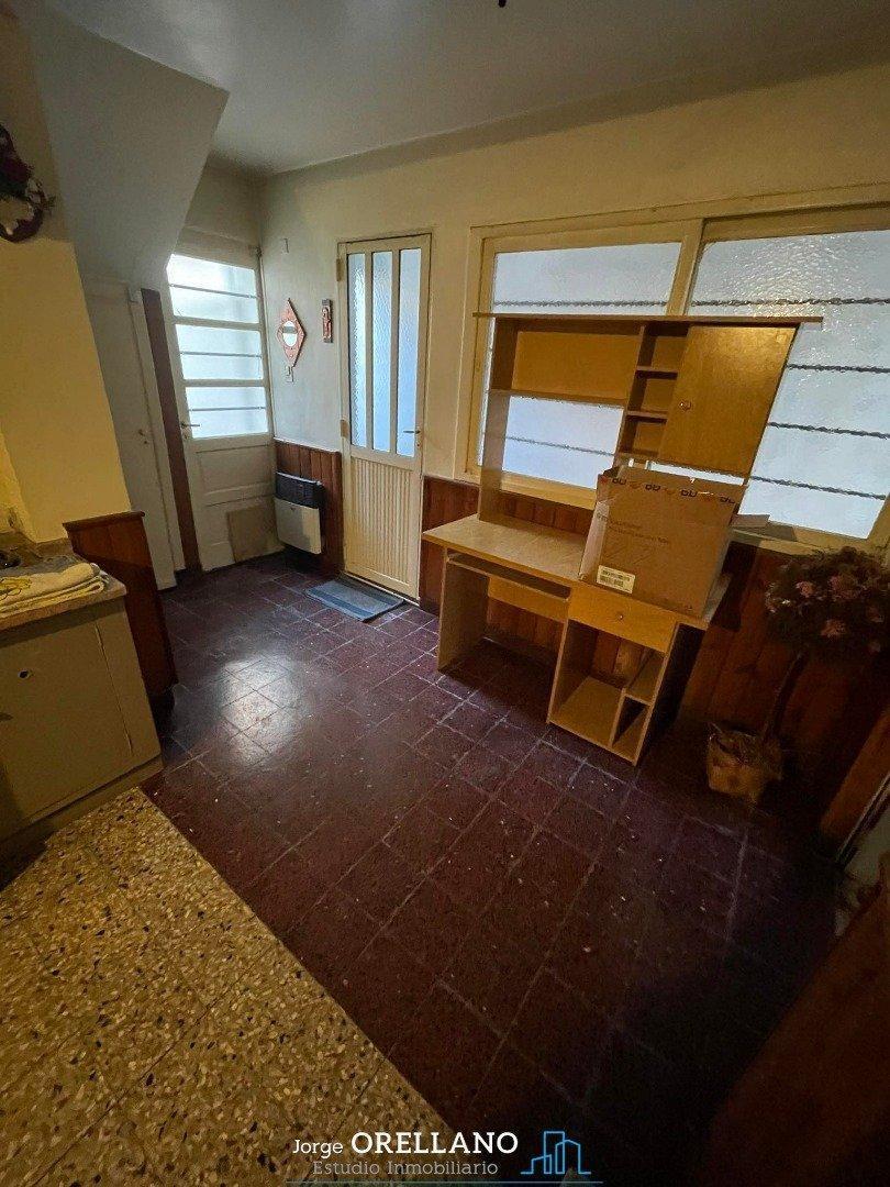 Venta de Chalet 6 Dorm. con Patio y Cochera Mas Dpto 3 Ambientes a m de Av Independe 3