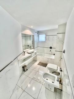 Foto de VENTA SEMIPISO 3 AMBIENTES CON COCHERA FRENTE AL MAR BAHIA VARESE, imagen 2