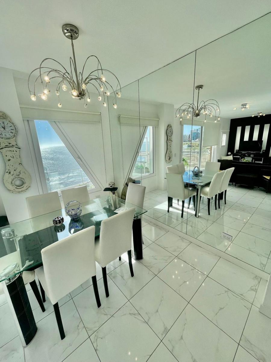 Foto de VENTA SEMIPISO 3 AMBIENTES CON COCHERA Y BAULERA FRENTE AL MAR VARESE, imagen 2